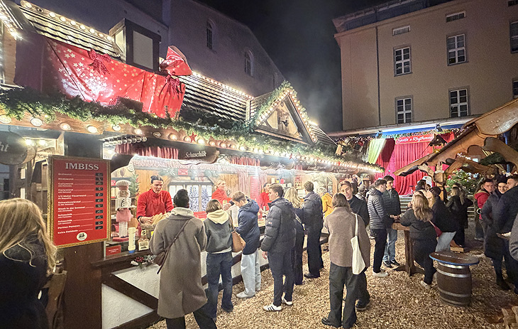 Wurde zum Start schon gut angenommen: der neue Santa's Isarzauber im Innenhof der Praterinsel Müchen (©Foto: Martin Schmitz)